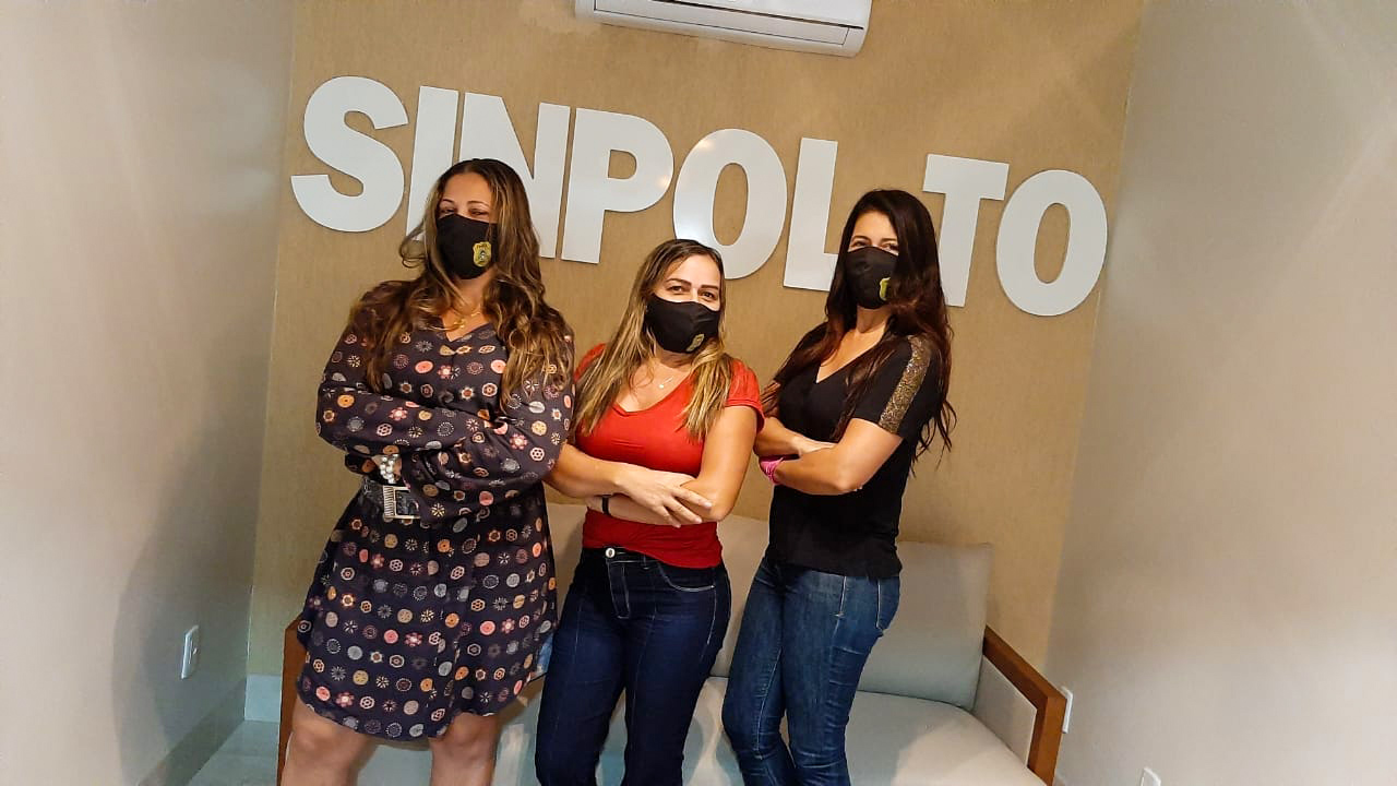 Time do Simpol utilizando novas máscaras para prevenção.
